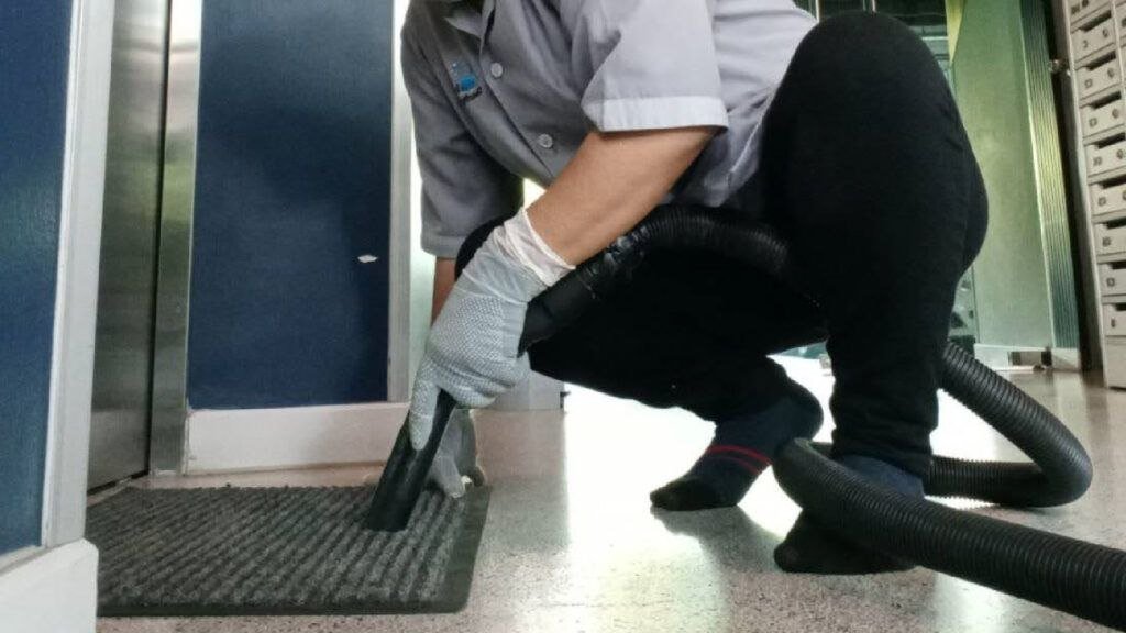 ดูดฝุ่นตามขอบและมุม